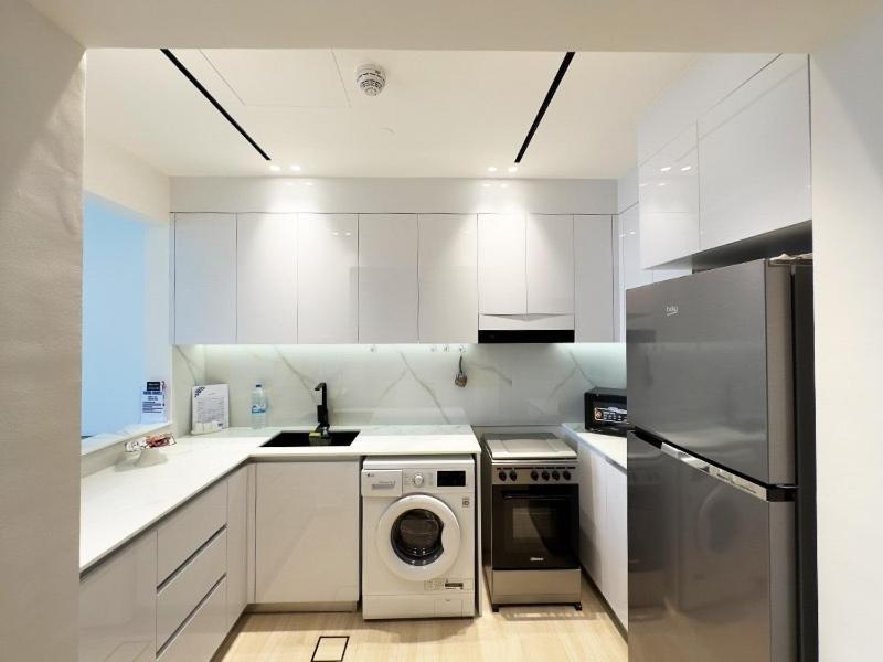 Apartment Luxurious New 1 Bedroom With Balcony And New Building *
