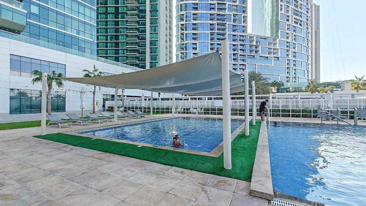 Beachfront Bliss Luxurious 3-br In Jbr Apartment Dubai