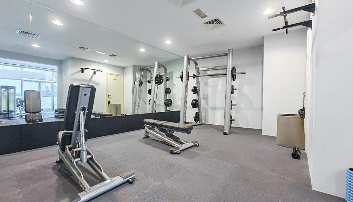 Beachfront Bliss Luxurious 3-br In Jbr Apartment