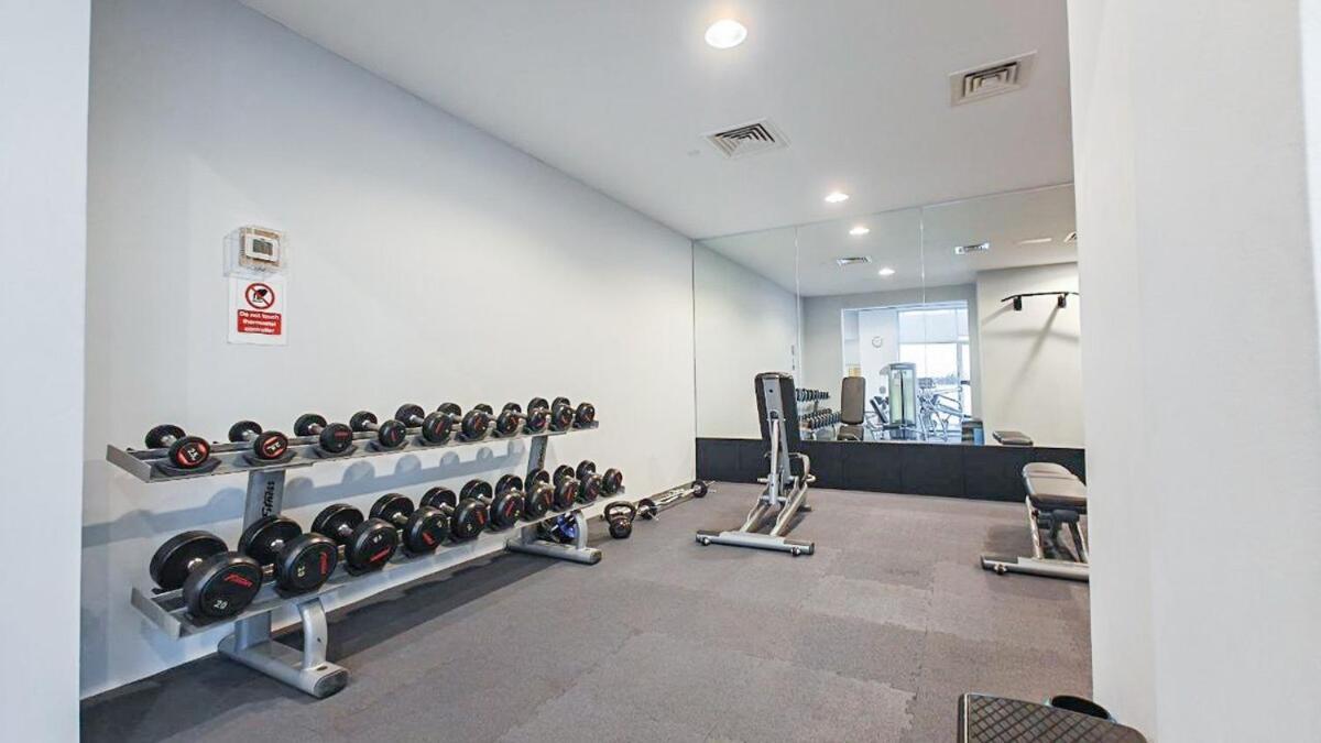 Beachfront Bliss Luxurious 3-br In Jbr *
