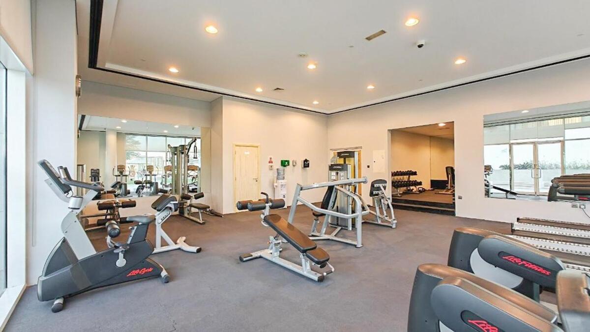 Beachfront Bliss Luxurious 3-br In Jbr *