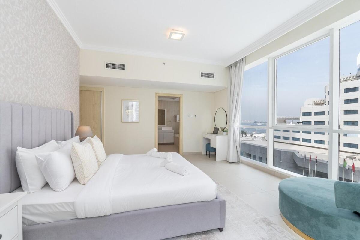 Beachfront Bliss Luxurious 3-br In Jbr Apartment *