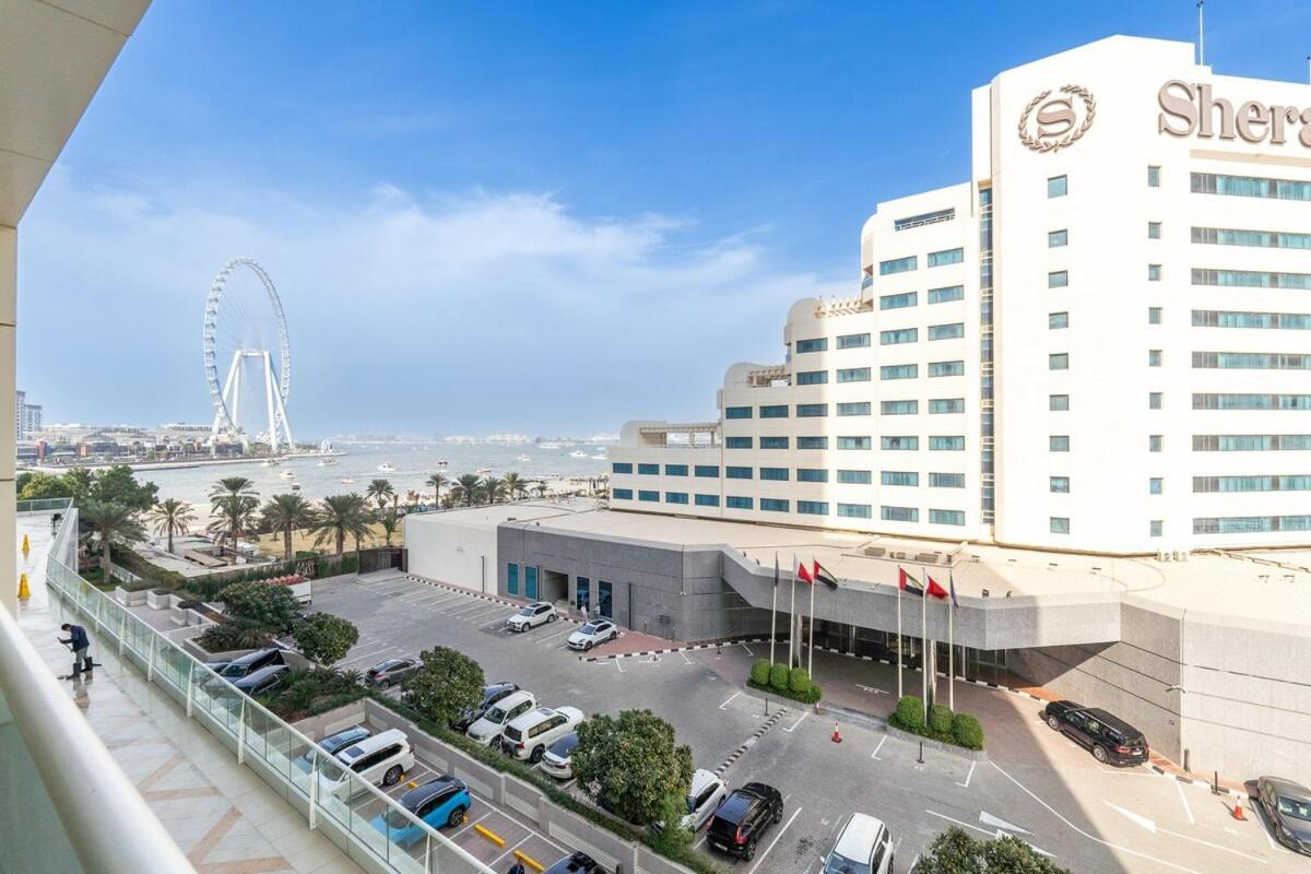 Beachfront Bliss Luxurious 3-br In Jbr Apartment *