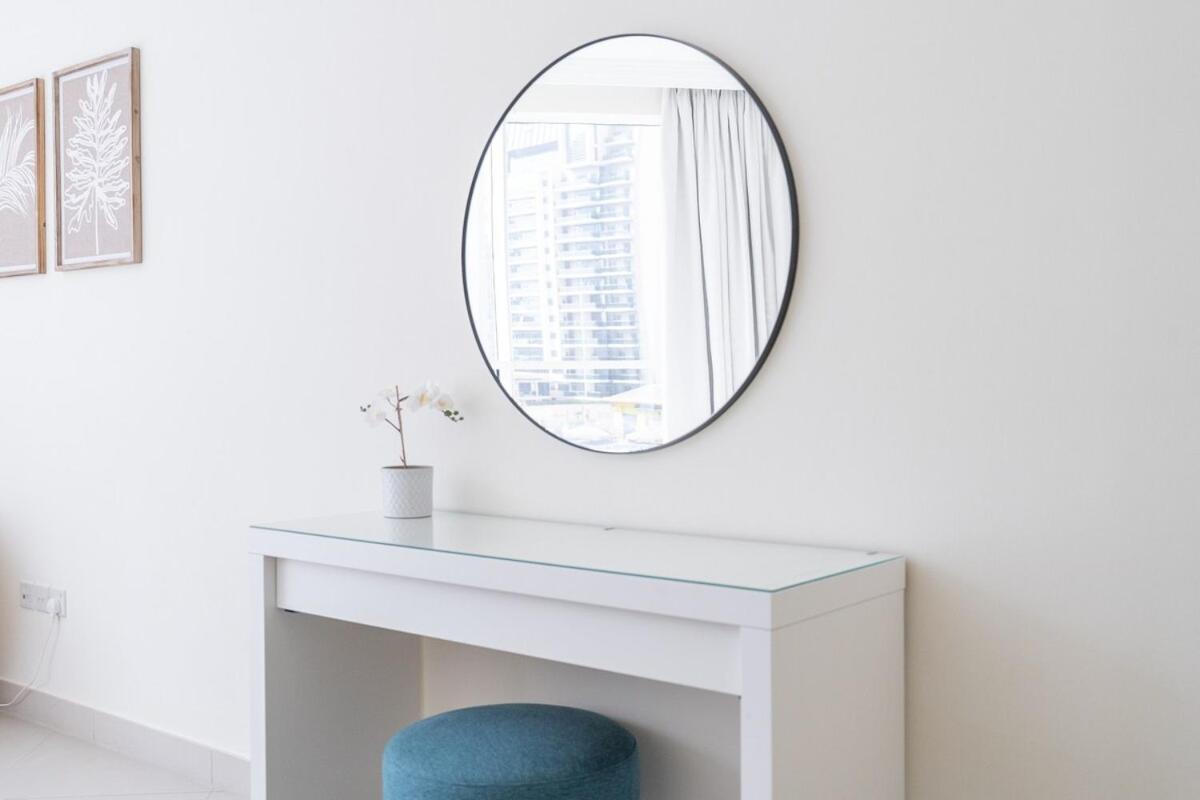 Beachfront Bliss Luxurious 3-br In Jbr Apartment Dubai