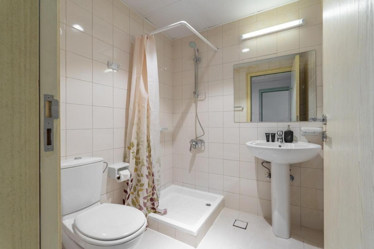 Beachfront Bliss Luxurious 3-br In Jbr Apartment Dubai