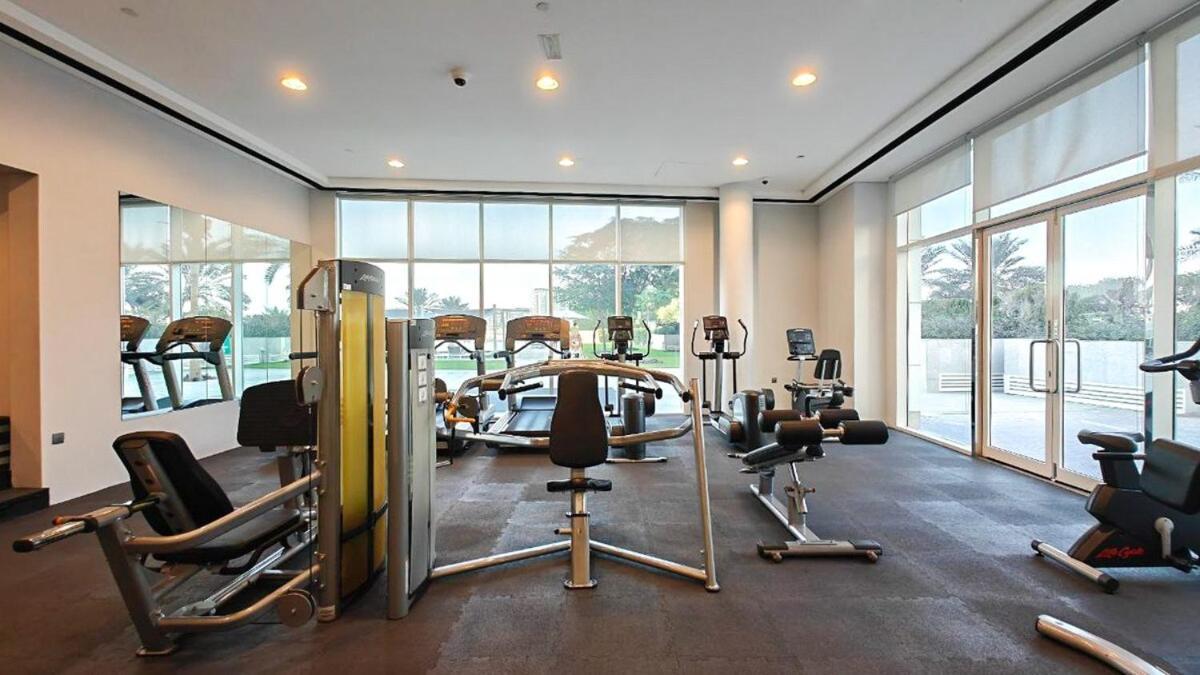 Beachfront Bliss Luxurious 3-br In Jbr *