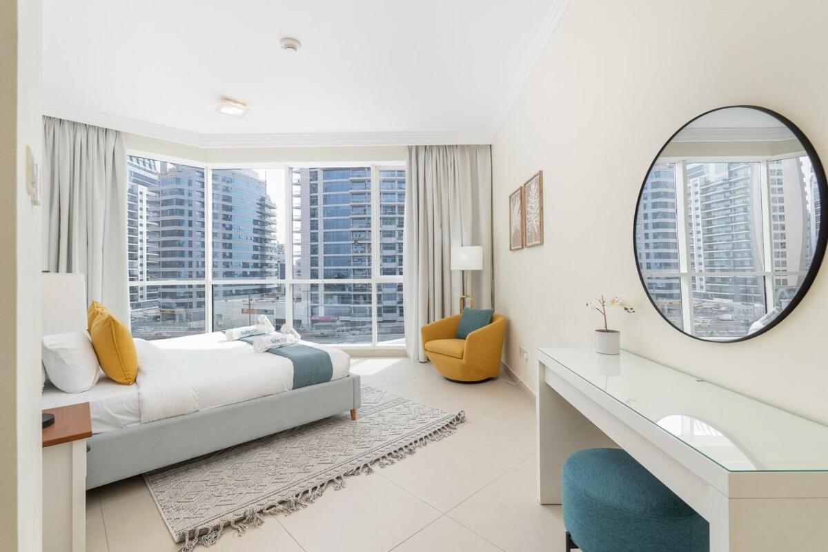 Beachfront Bliss Luxurious 3-br In Jbr Dubai