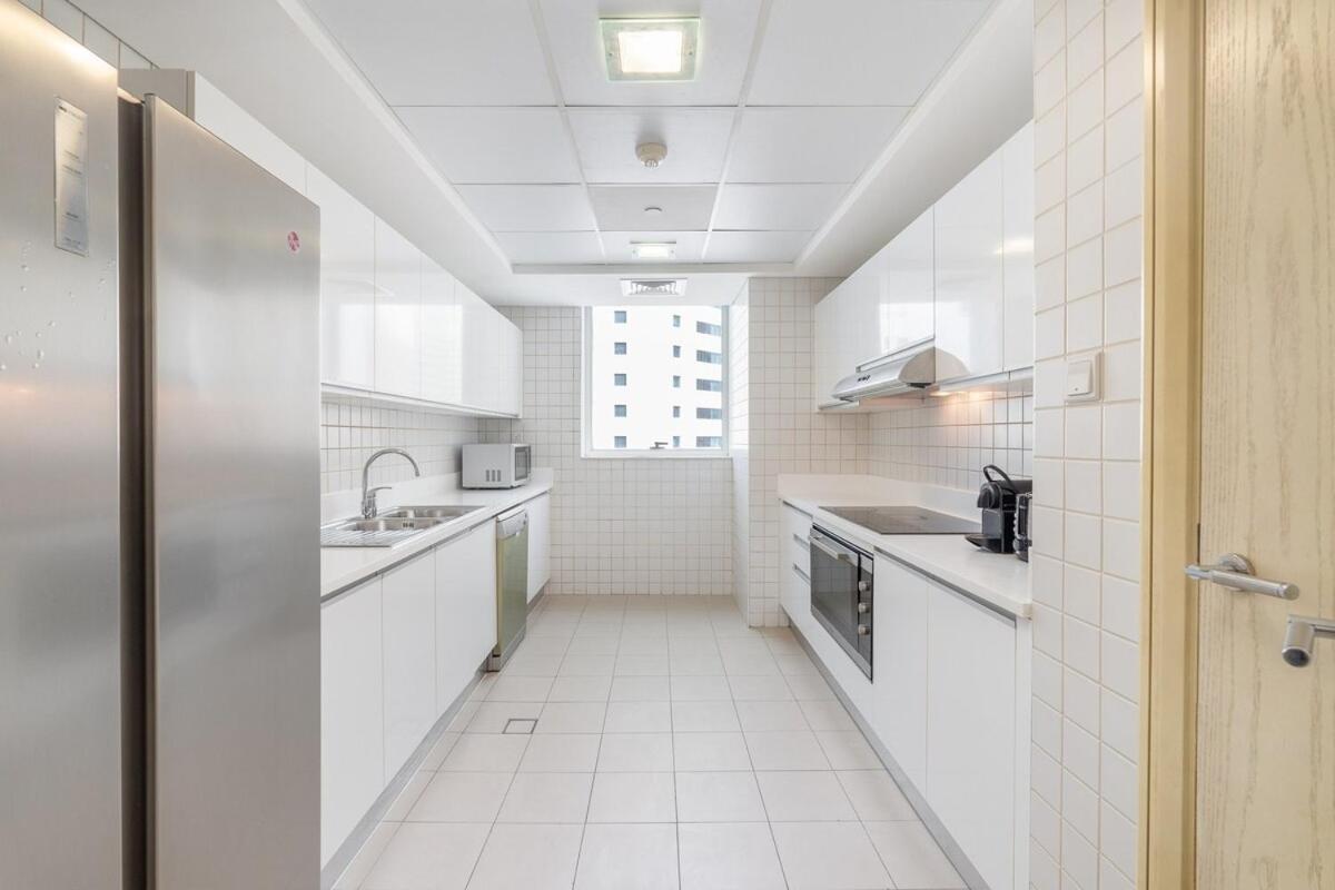Beachfront Bliss Luxurious 3-br In Jbr Apartment Dubai