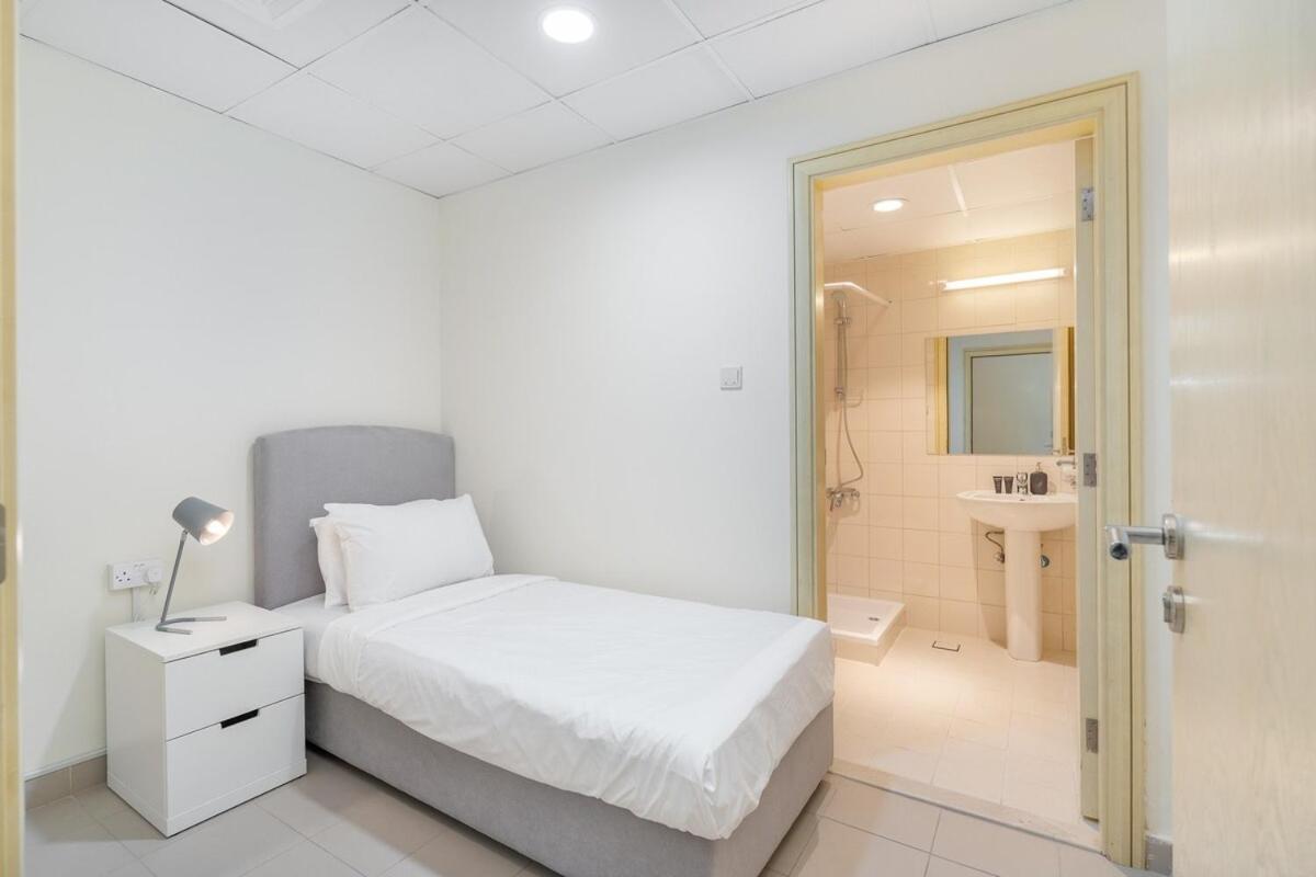 Beachfront Bliss Luxurious 3-br In Jbr
