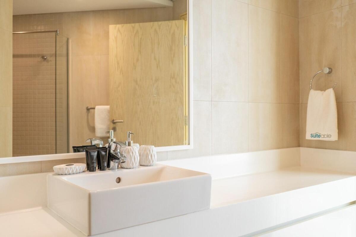 Apartment Beachfront Bliss Luxurious 3-br In Jbr *