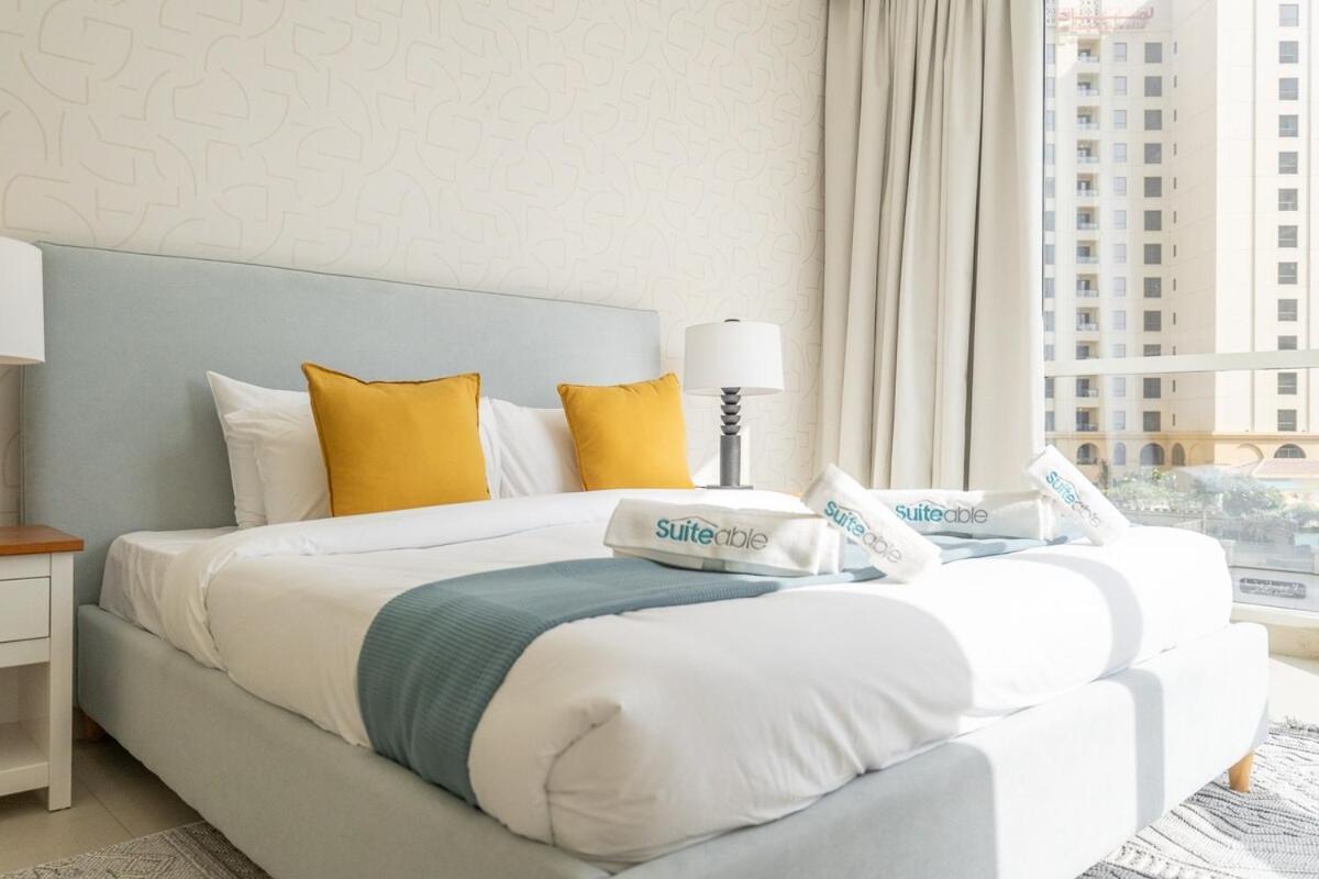 Beachfront Bliss Luxurious 3-br In Jbr *