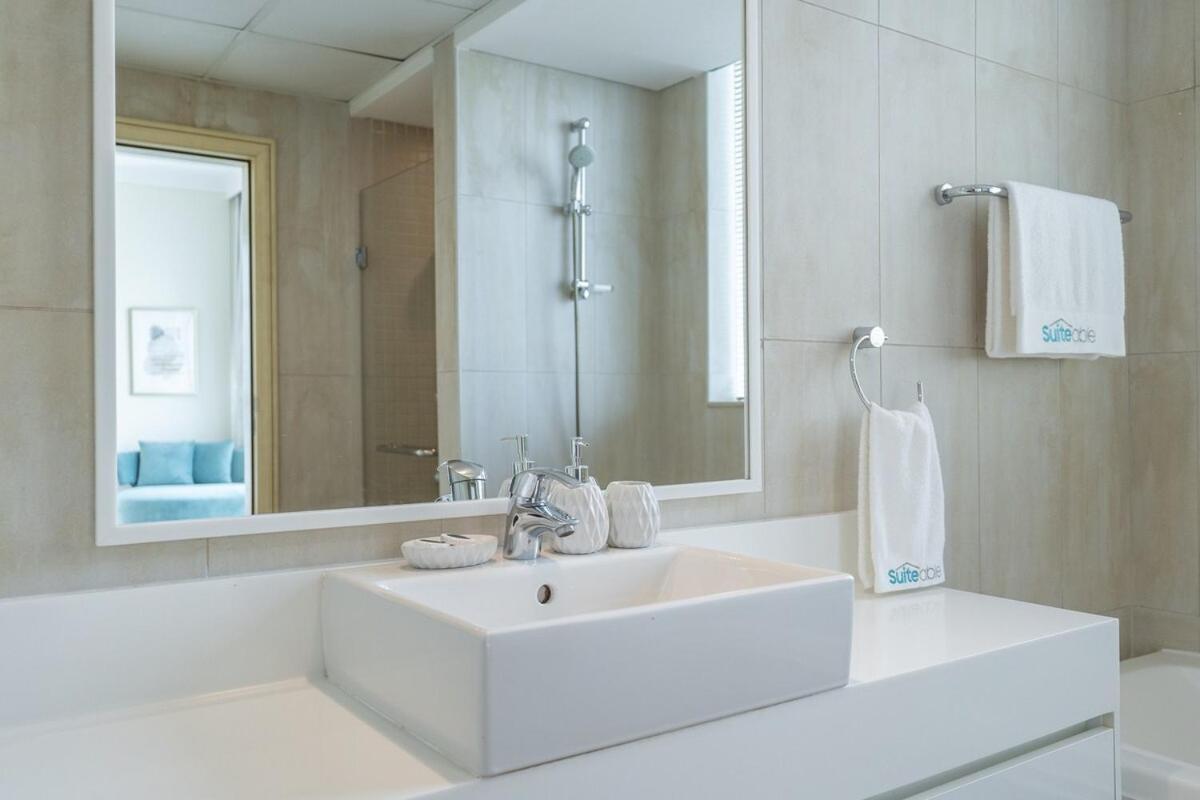 Beachfront Bliss Luxurious 3-br In Jbr *