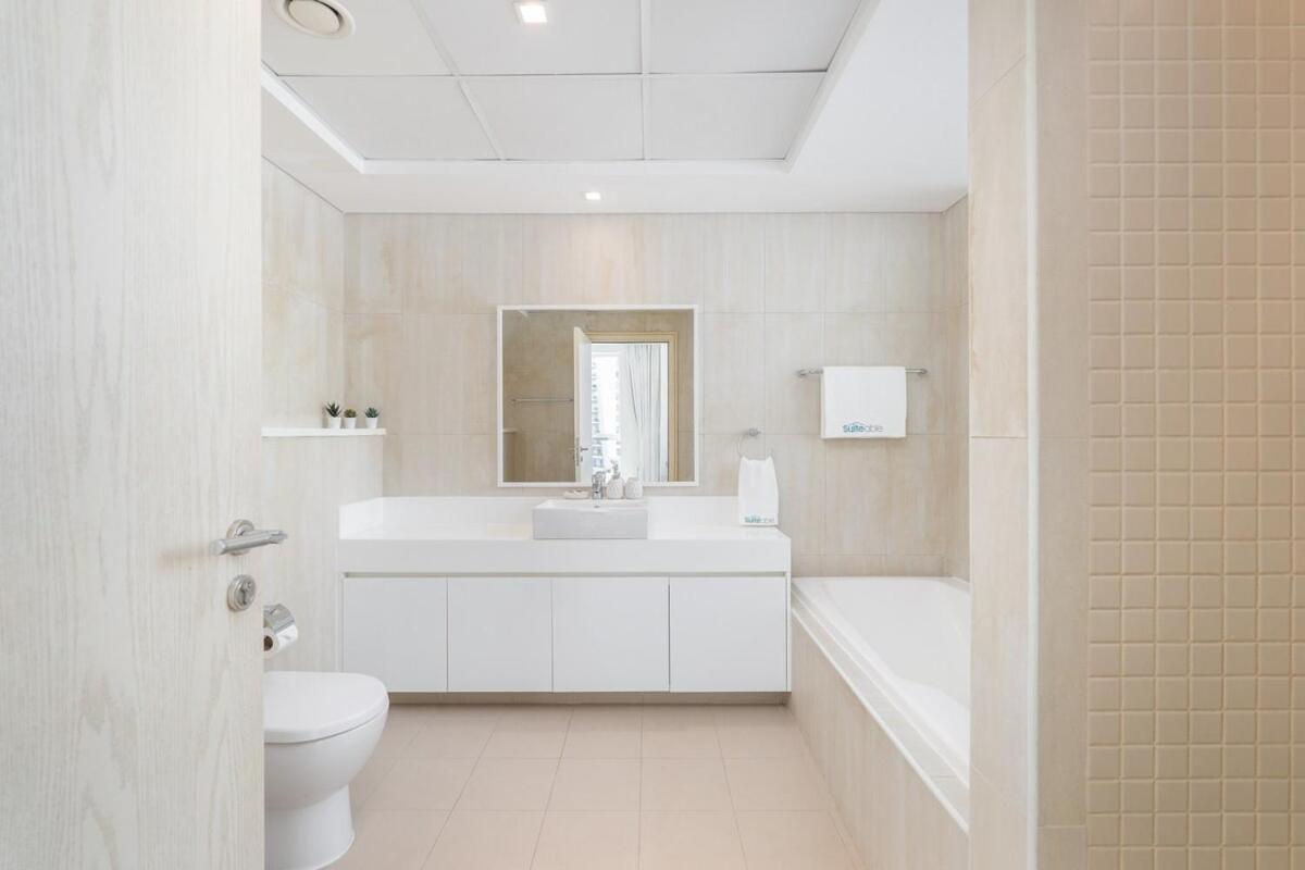 Apartment Beachfront Bliss Luxurious 3-br In Jbr Dubai