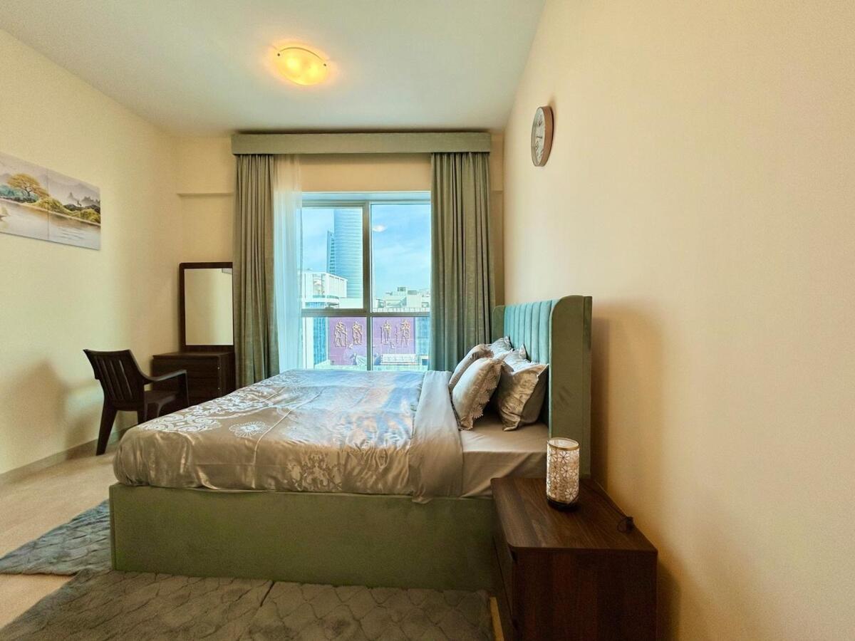 Homes 2 Retreat - Chic 1br With Balcony & Views In Jlt Apartment *