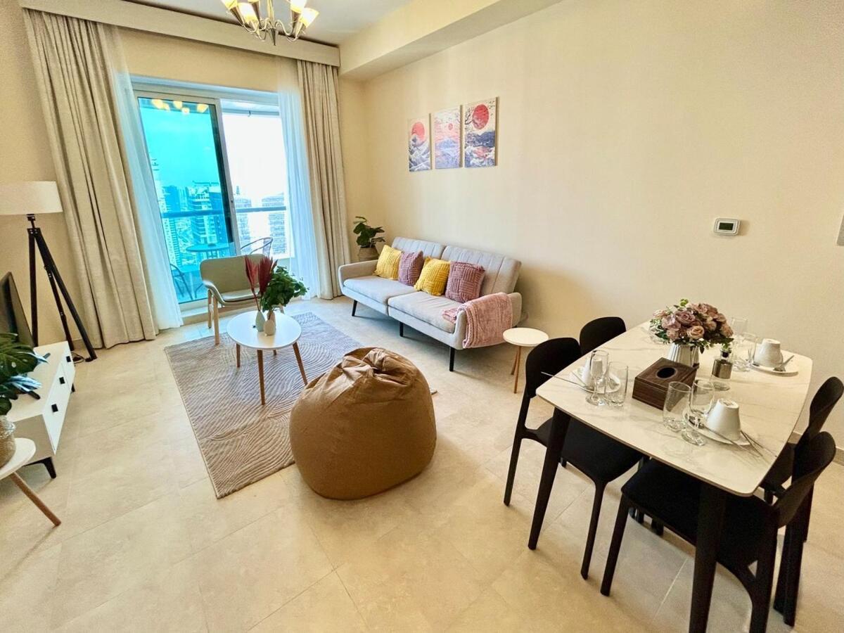 Homes 2 Retreat - Chic 1br With Balcony & Views In Jlt *