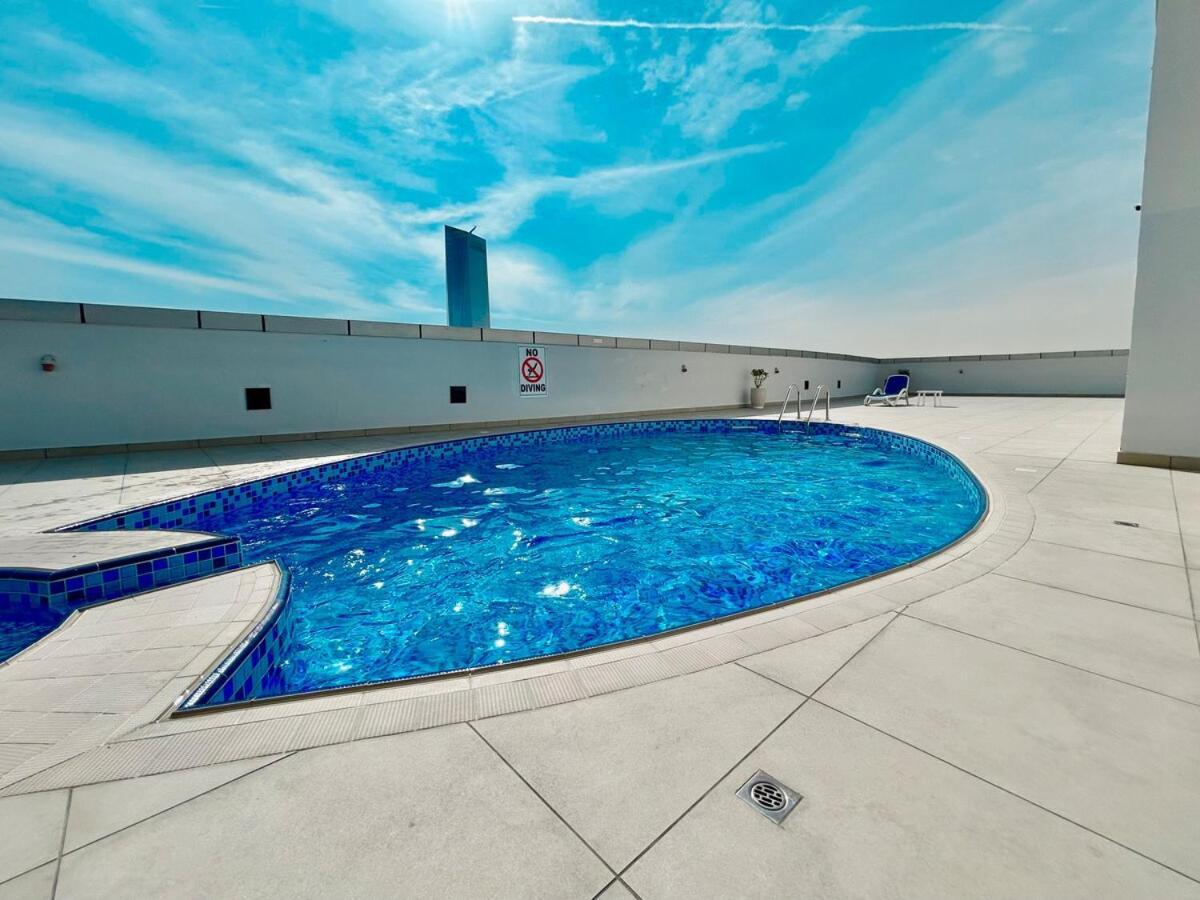 Homes 2 Retreat - Chic 1br With Balcony & Views In Jlt Apartment *