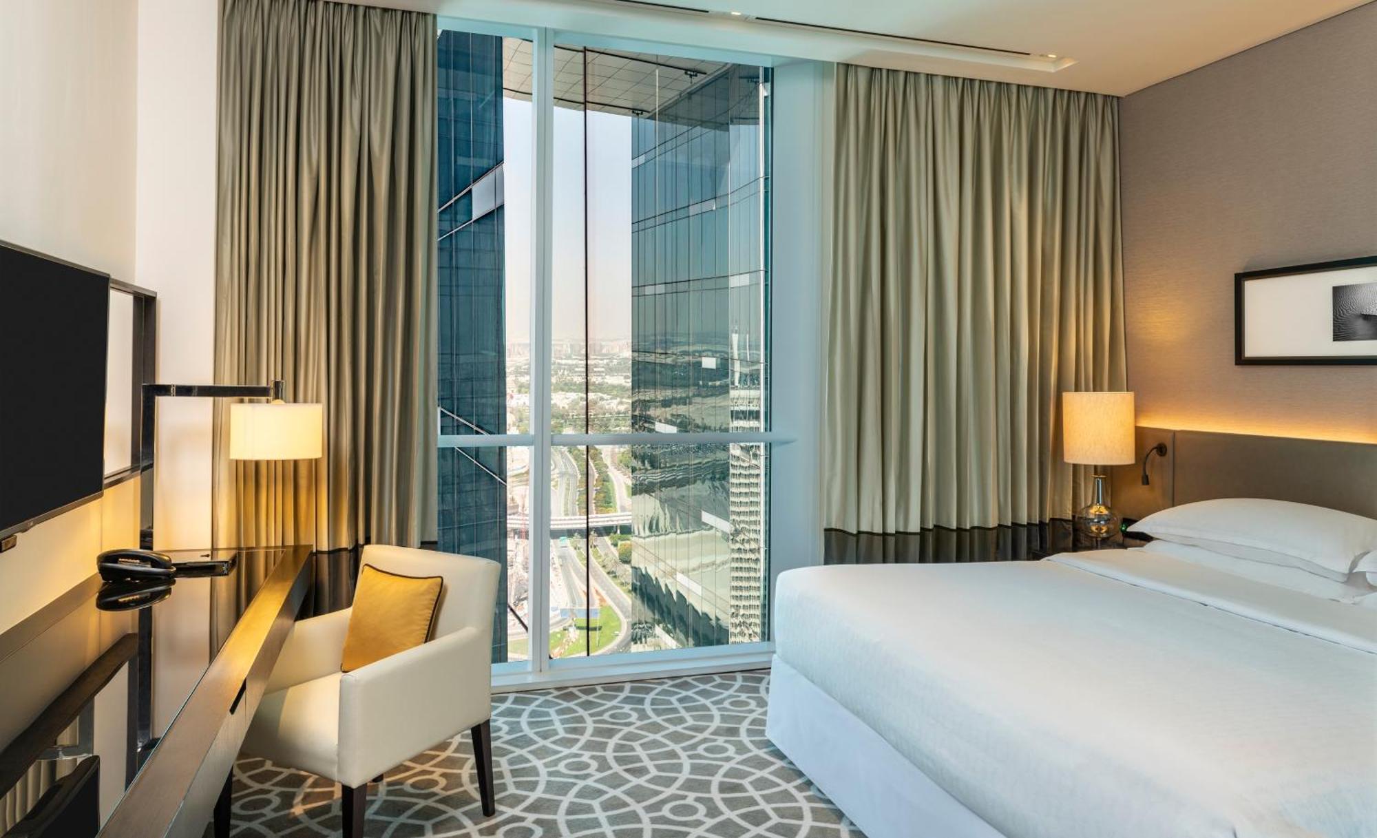 Sheraton Grand Hotel, Hotel