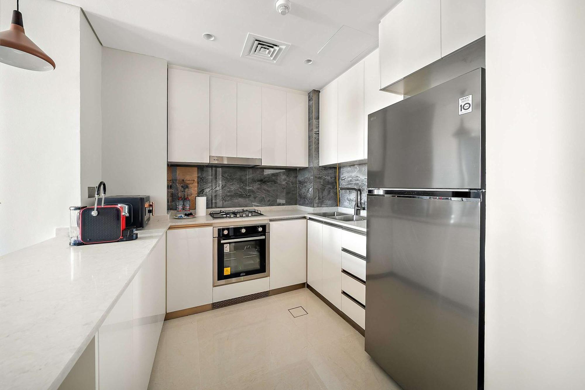 Modern 1br With Stunning Views In Business Bay
