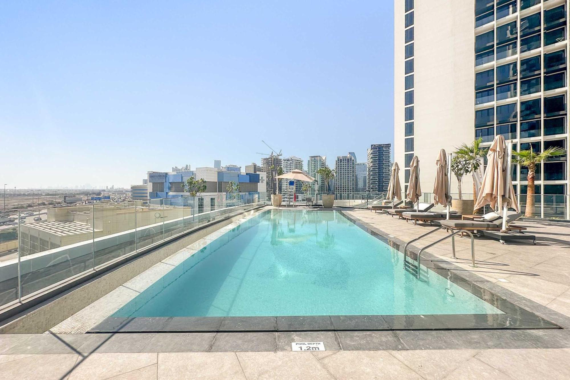 Apartment Modern 1br With Stunning Views In Business Bay *
