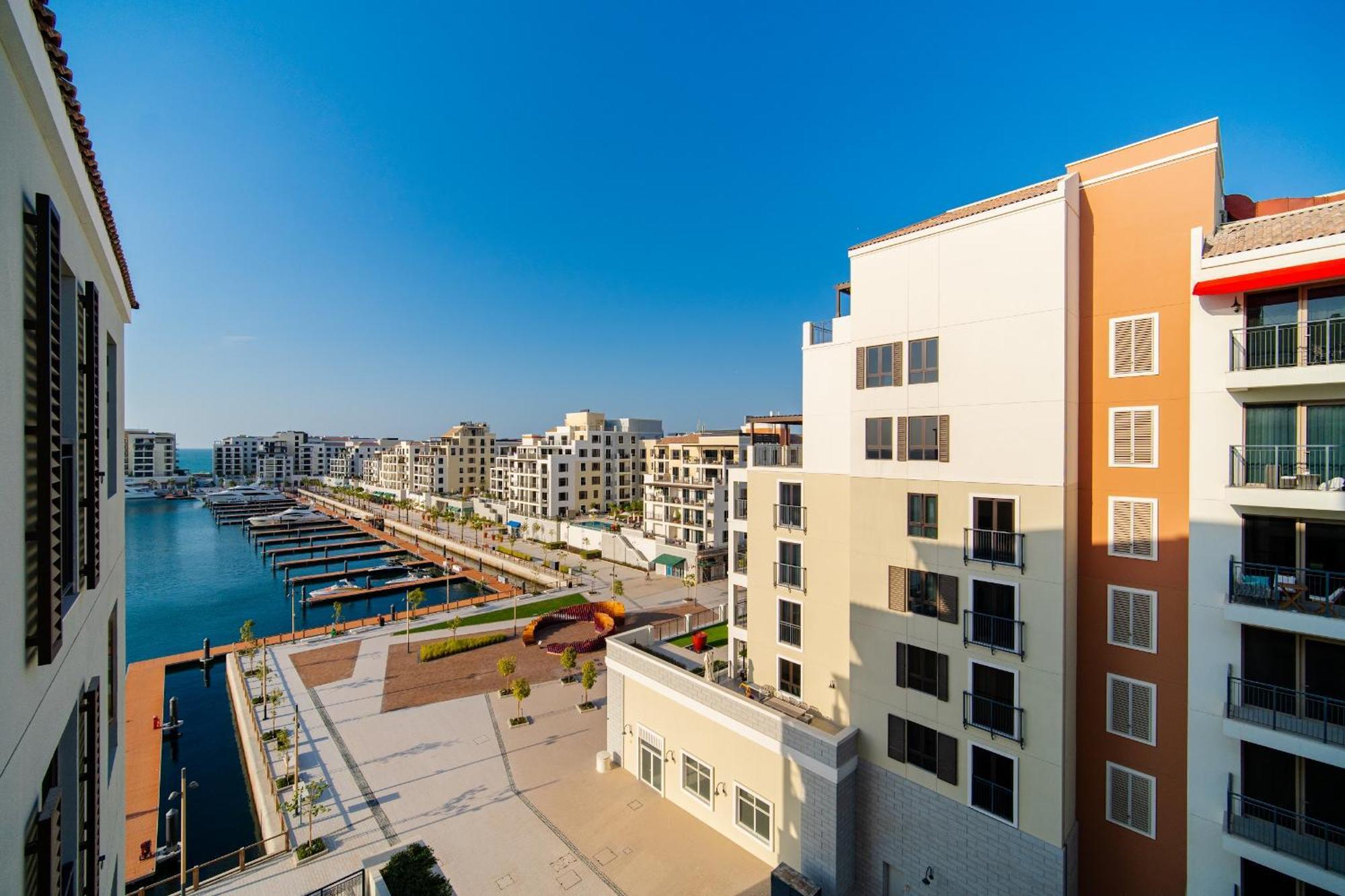 Wake Up To Yacht Views - 1br With Private Access & Baby Gear Apartment Dubai