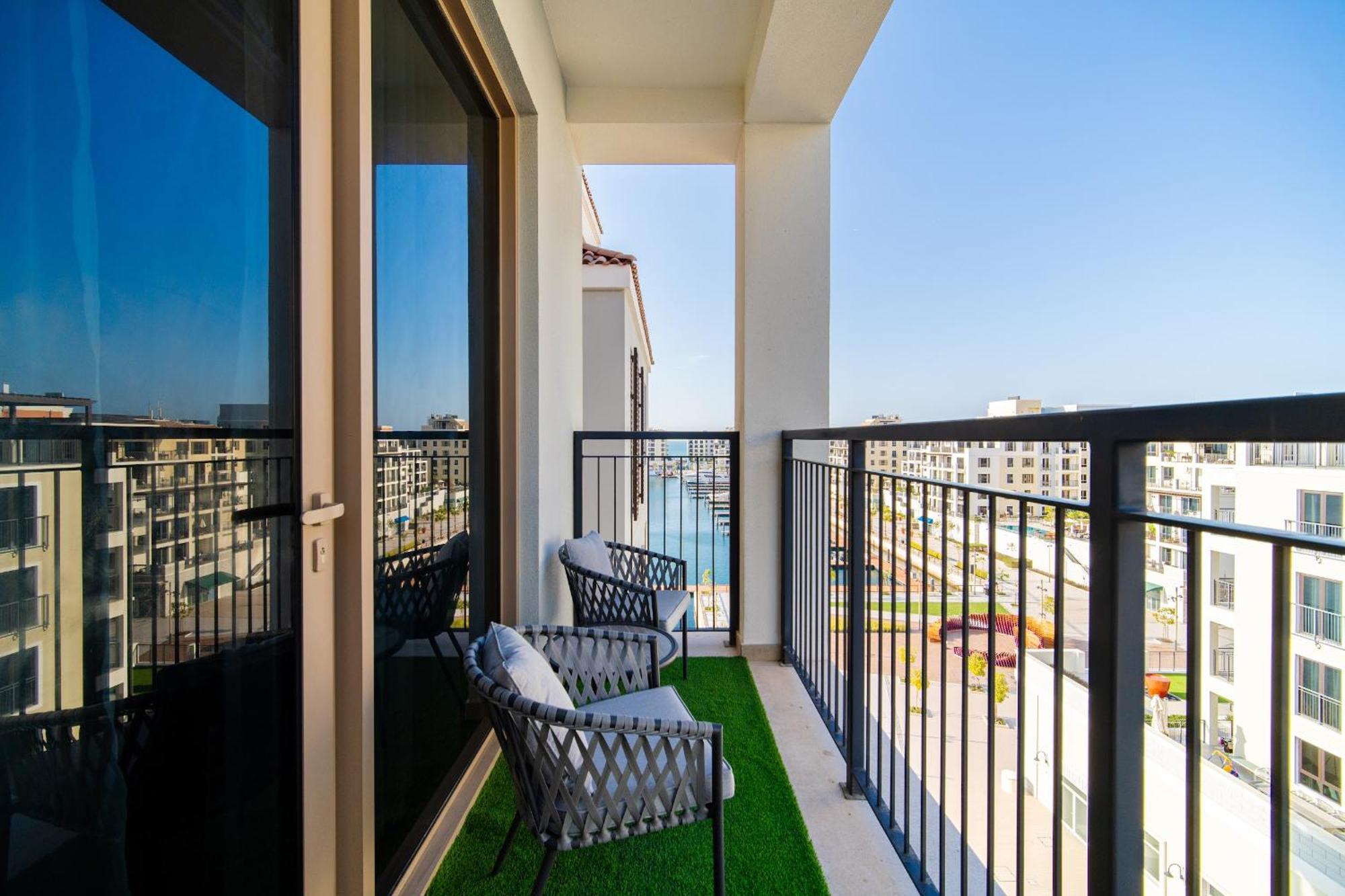Wake Up To Yacht Views - 1br With Private Access & Baby Gear