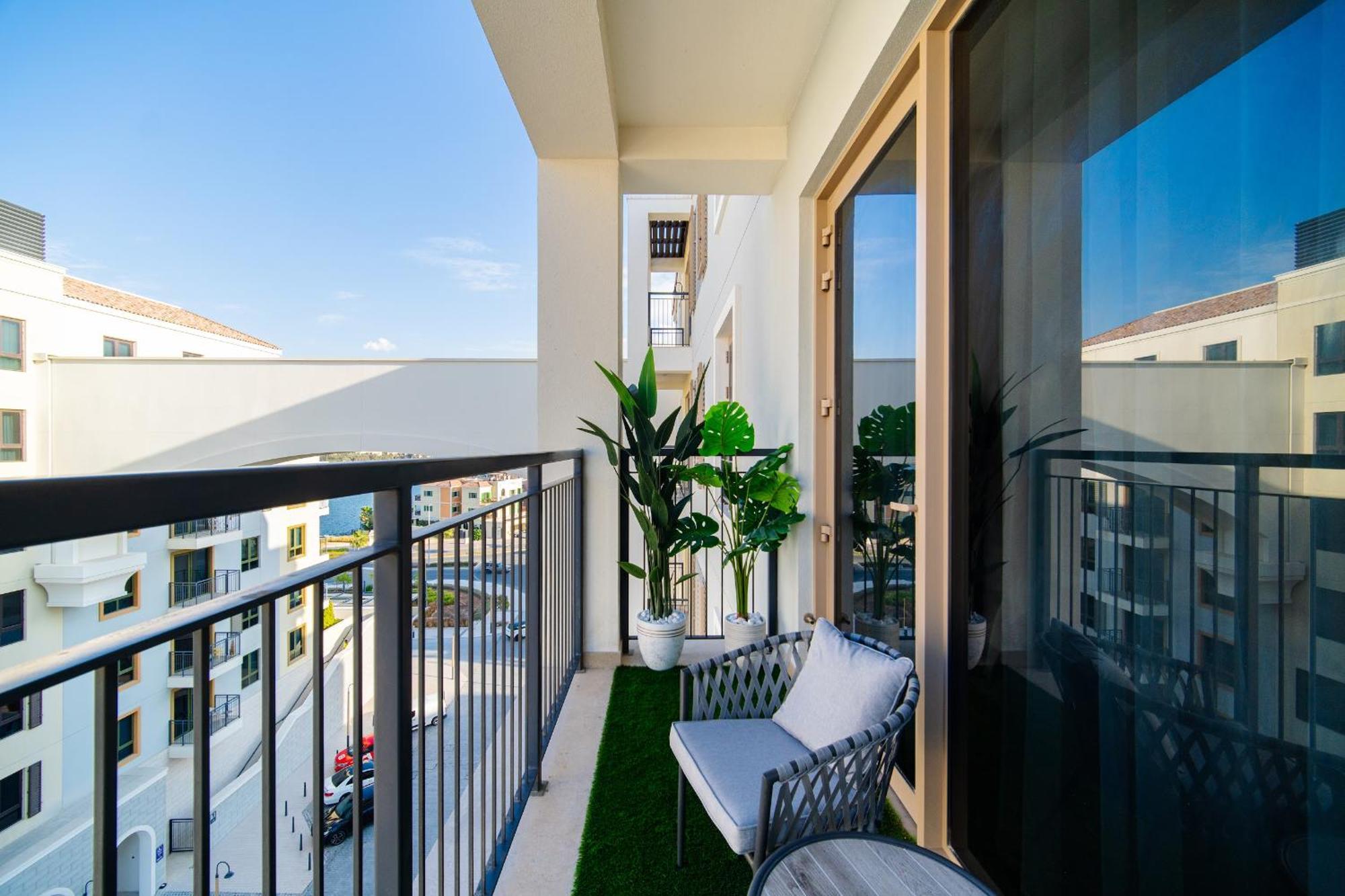 Wake Up To Yacht Views - 1br With Private Access & Baby Gear *