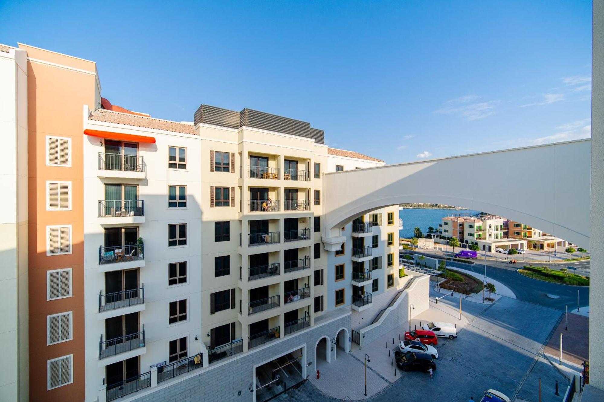 Wake Up To Yacht Views - 1br With Private Access & Baby Gear Apartment Dubai