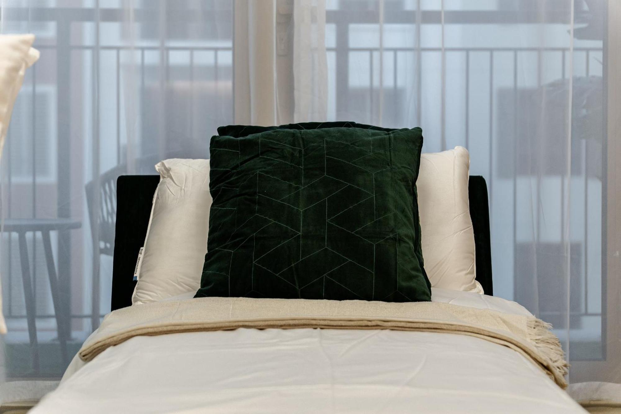 Wake Up To Yacht Views - 1br With Private Access & Baby Gear * Dubai