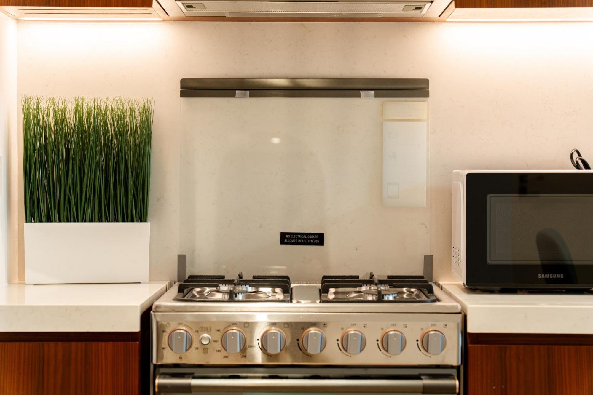 Apartment Wake Up To Yacht Views - 1br With Private Access & Baby Gear Dubai