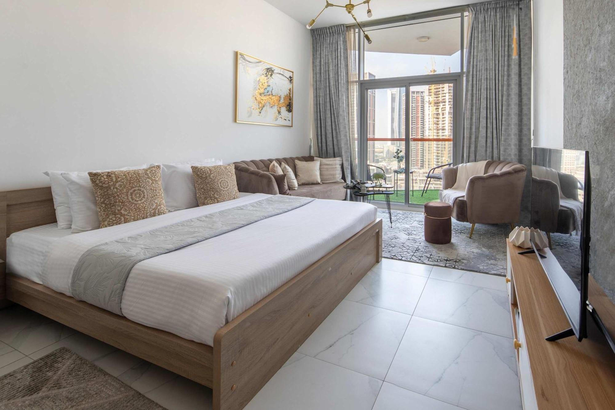 Frank Porter - Millennium Binghatti Residences Apartment Dubai