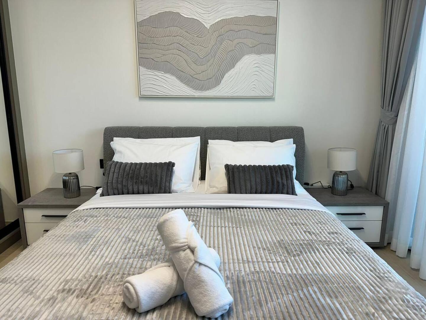 Brand New Premium 1br With Pool View In Jvc * Dubai