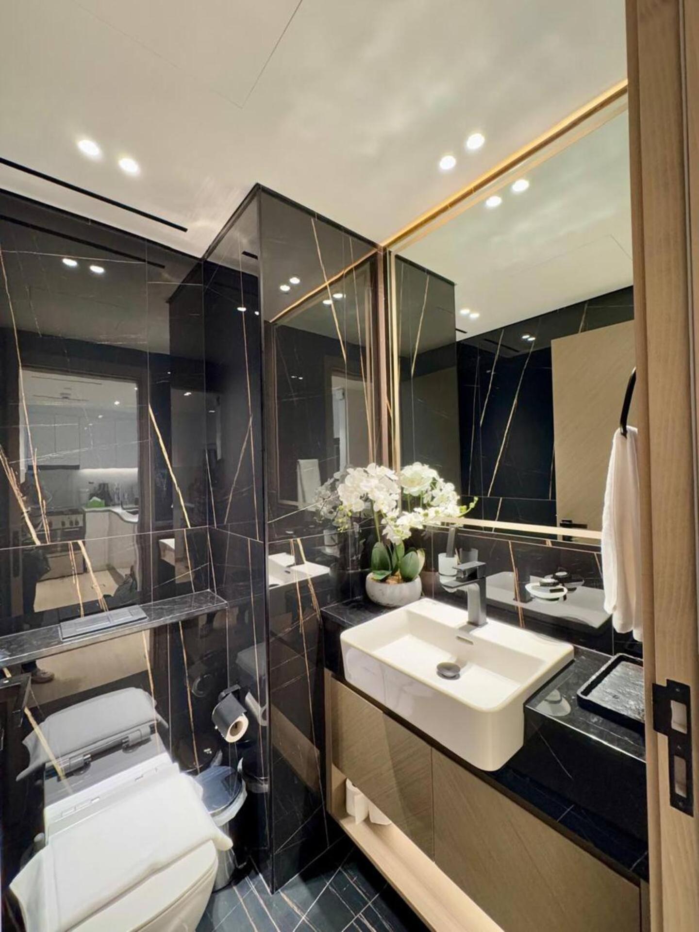 Brand New Premium 1br With Pool View In Jvc *