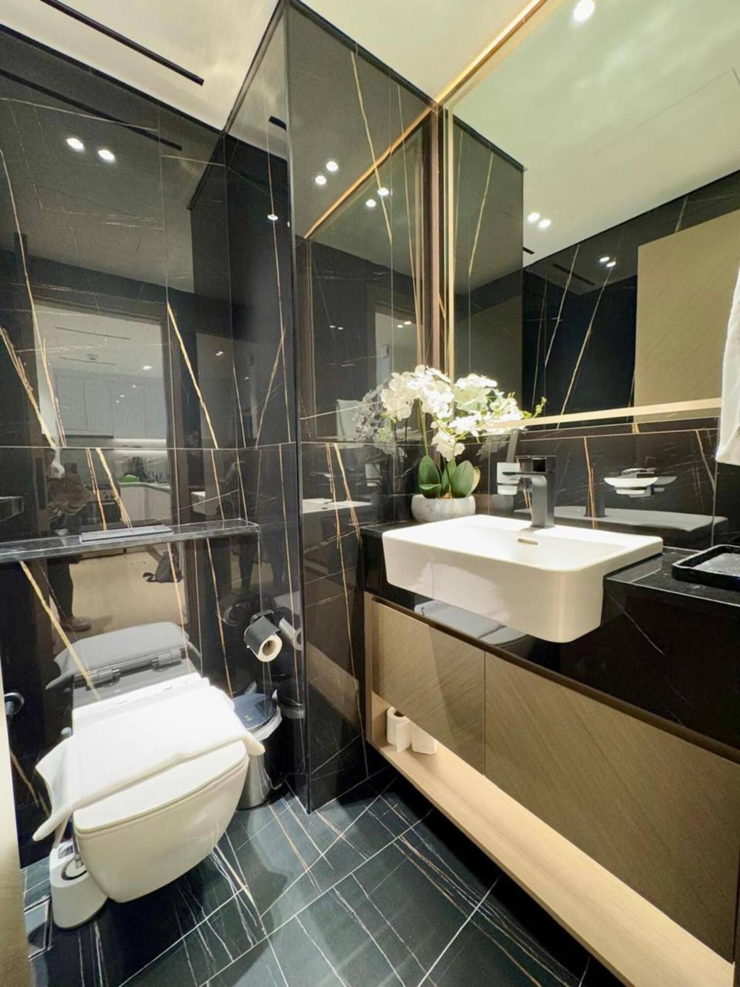 Brand New Premium 1br With Pool View In Jvc *
