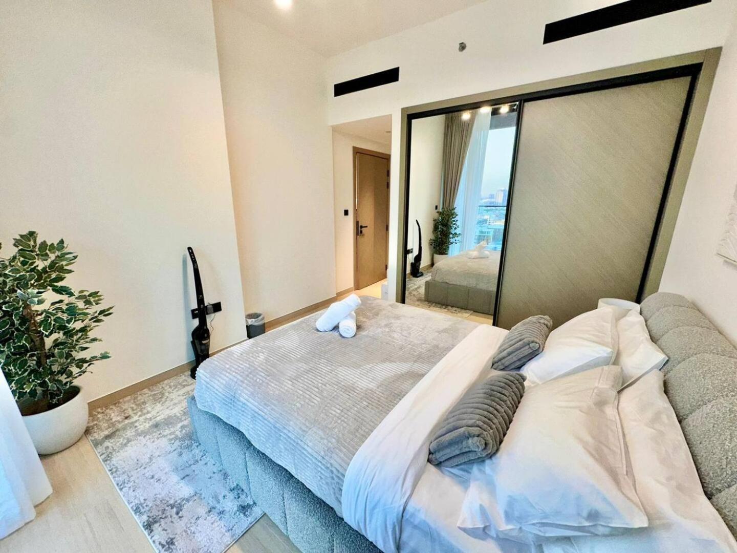 Brand New Premium 1br With Pool View In Jvc