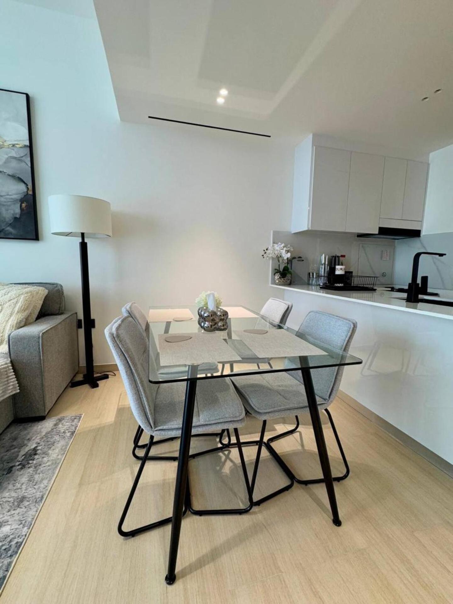 Brand New Premium 1br With Pool View In Jvc *