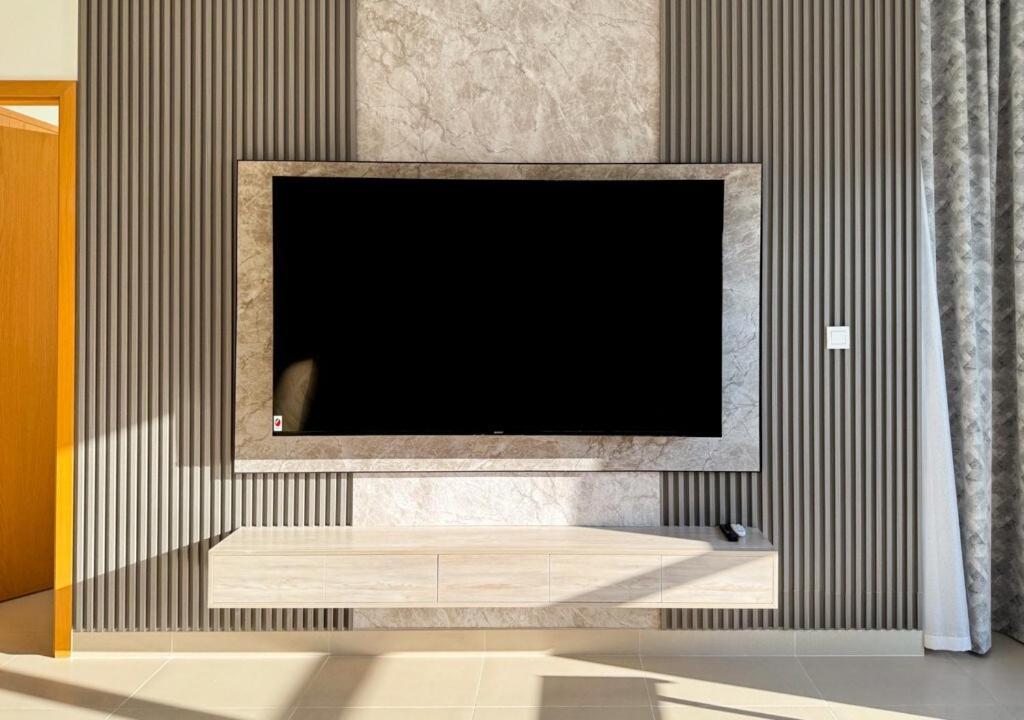 Dreamshoma-1b Spacious *