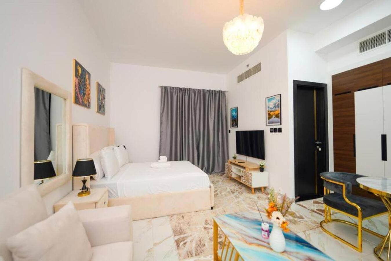 Brown Stone - Dragon Mart International Apartment *