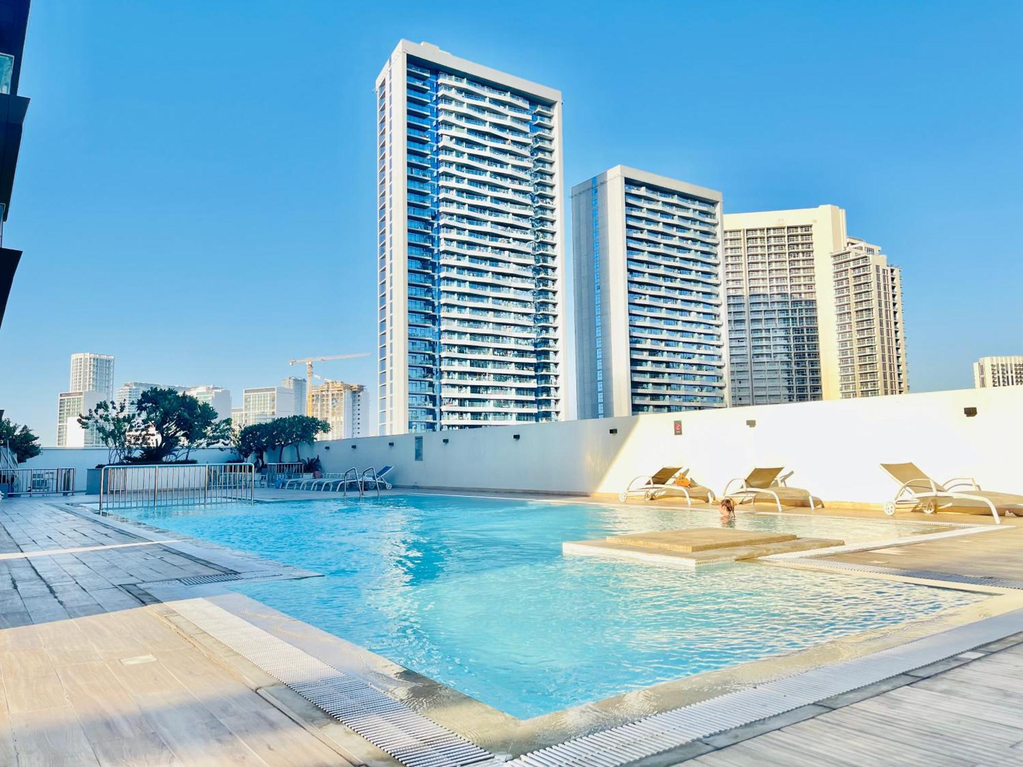 Spacious Spectacular Skyline View In Heart Of * Dubai