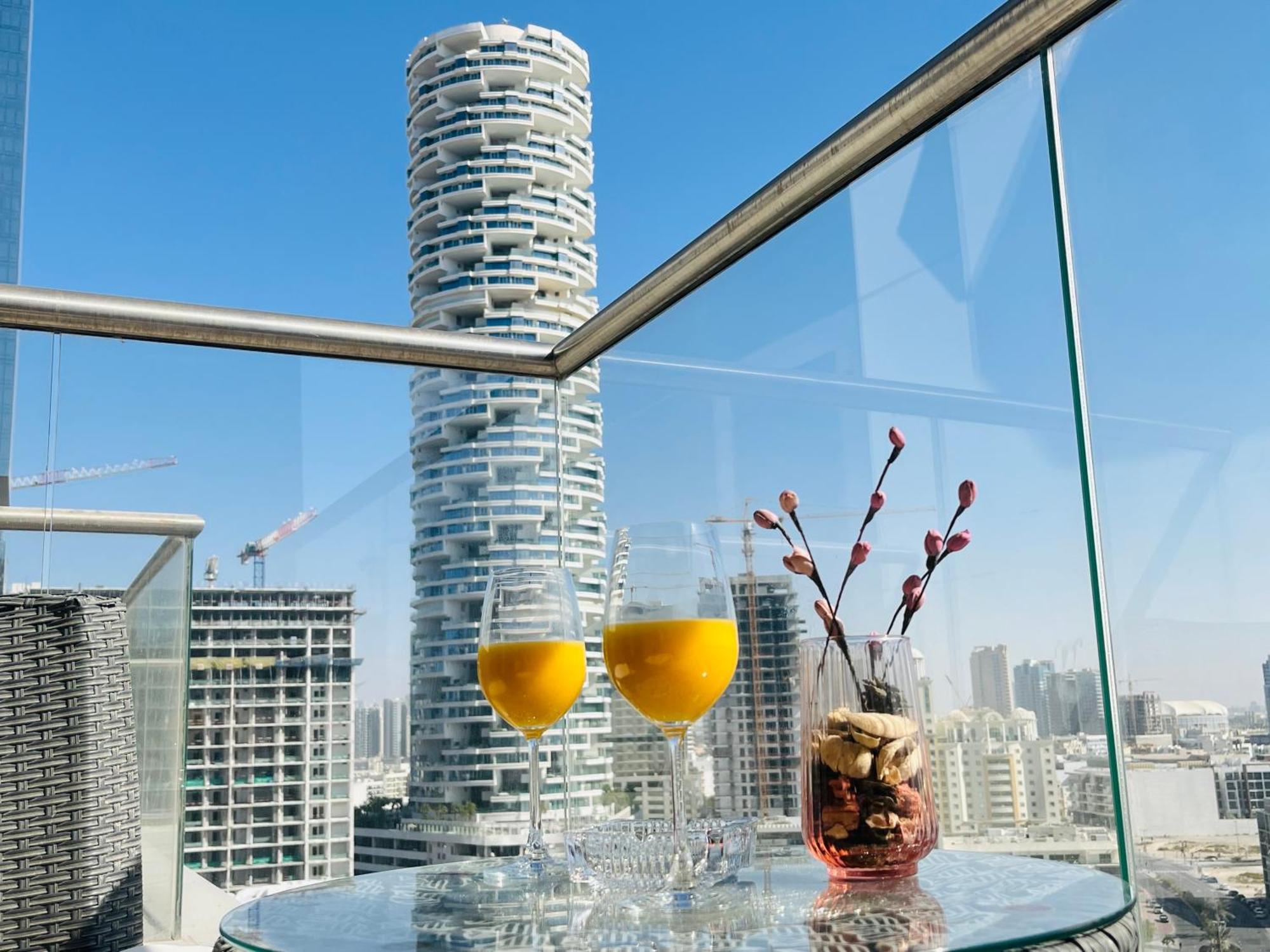 Spacious Spectacular Skyline View In Heart Of *