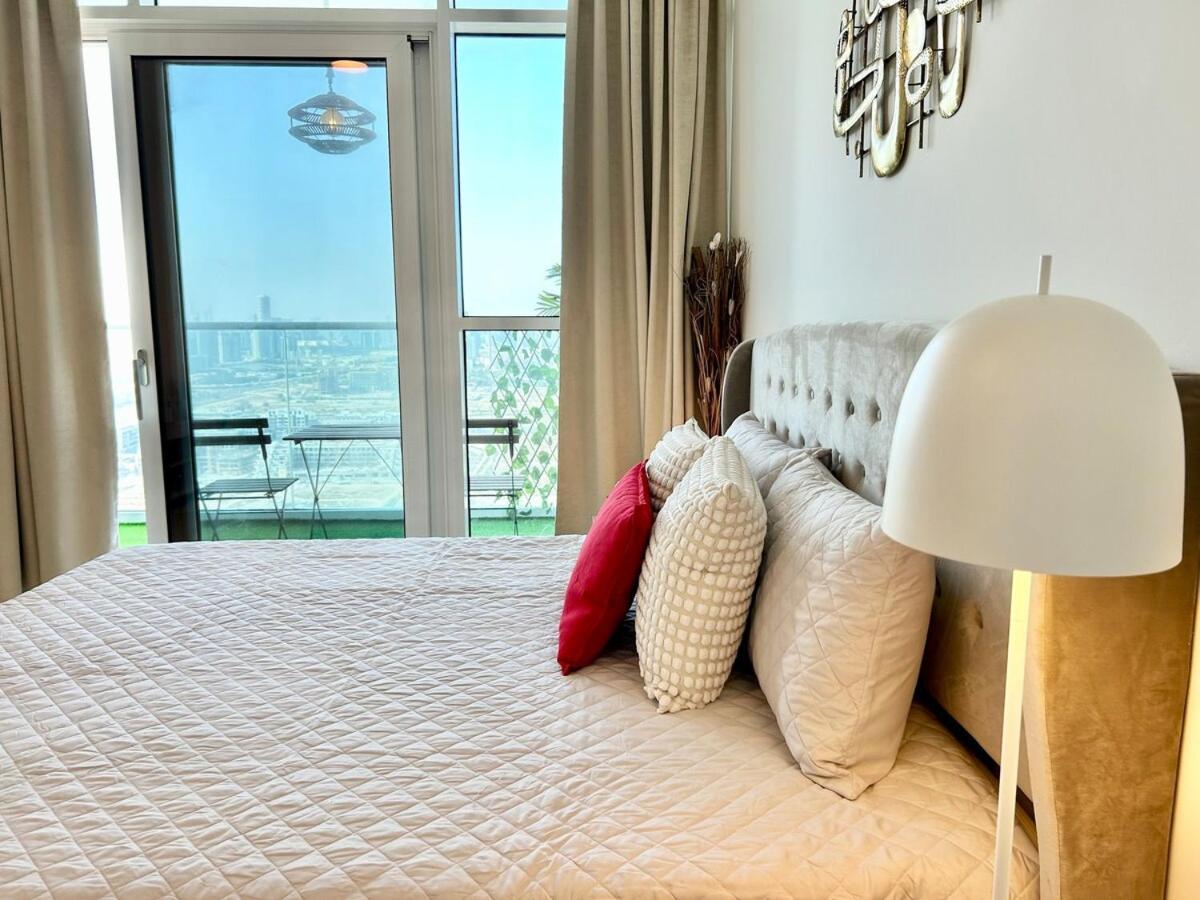 Homes 2 Retreat - Cozy With Balcony & Desert Views In Damac Hills 1 Apartment