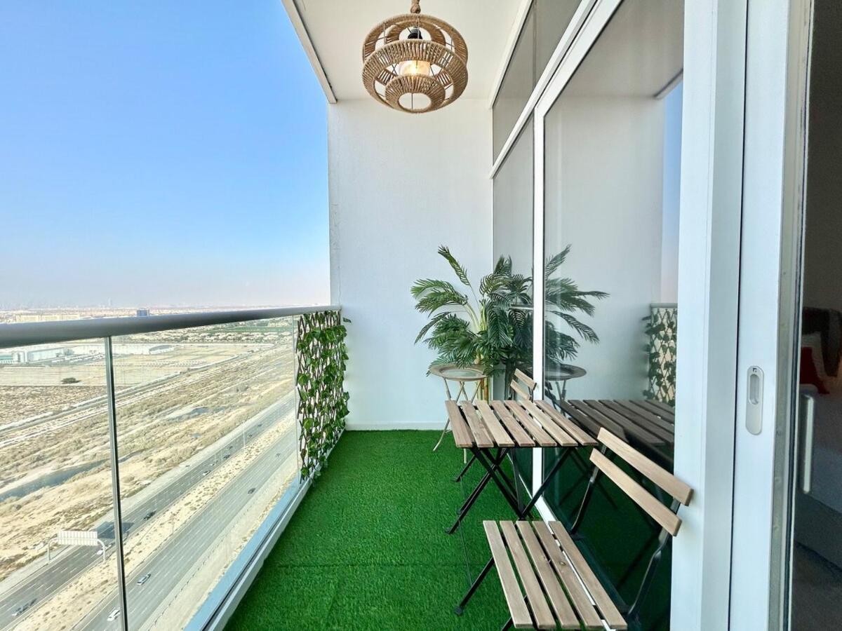 Homes 2 Retreat - Cozy With Balcony & Desert Views In Damac Hills 1 Apartment