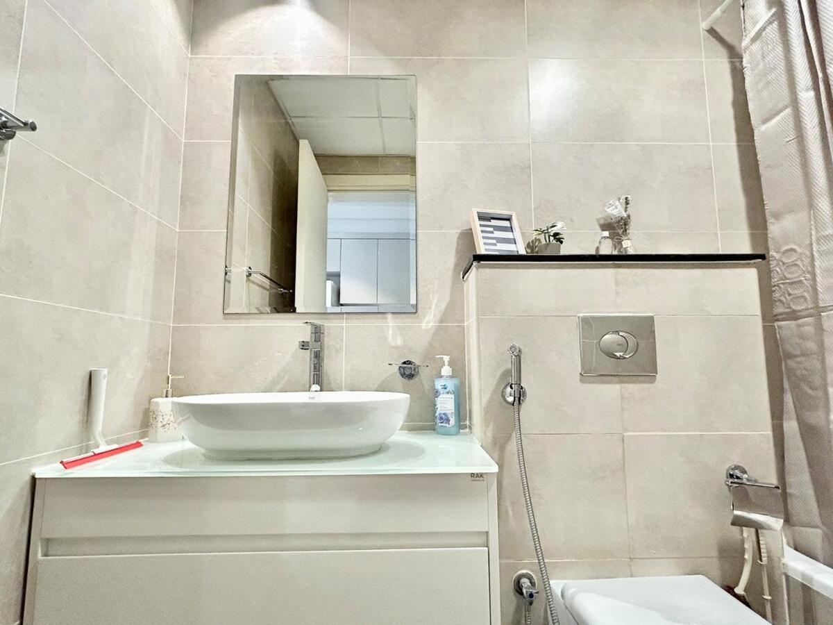 Apartment Homes 2 Retreat - Cozy With Balcony & Desert Views In Damac Hills 1 *