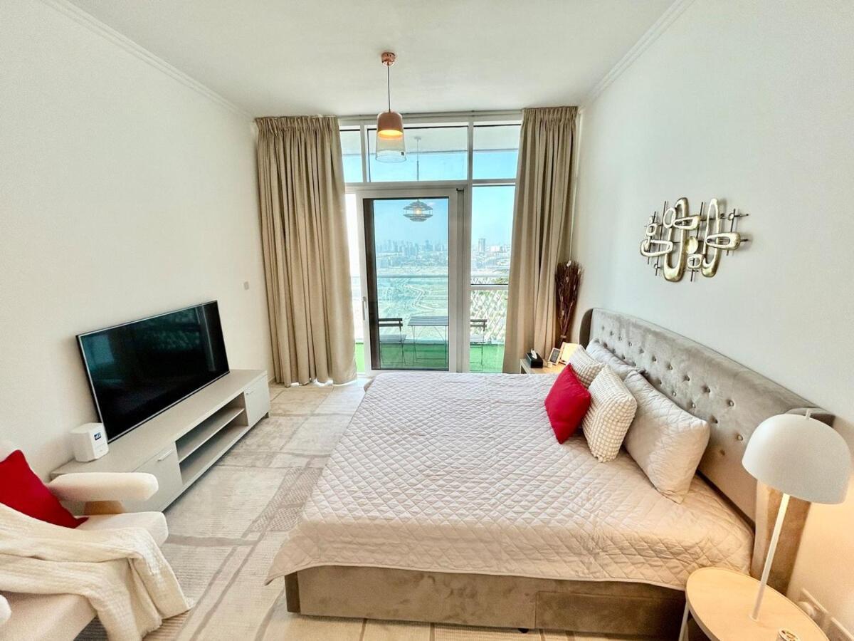 Homes 2 Retreat - Cozy With Balcony & Desert Views In Damac Hills 1 *