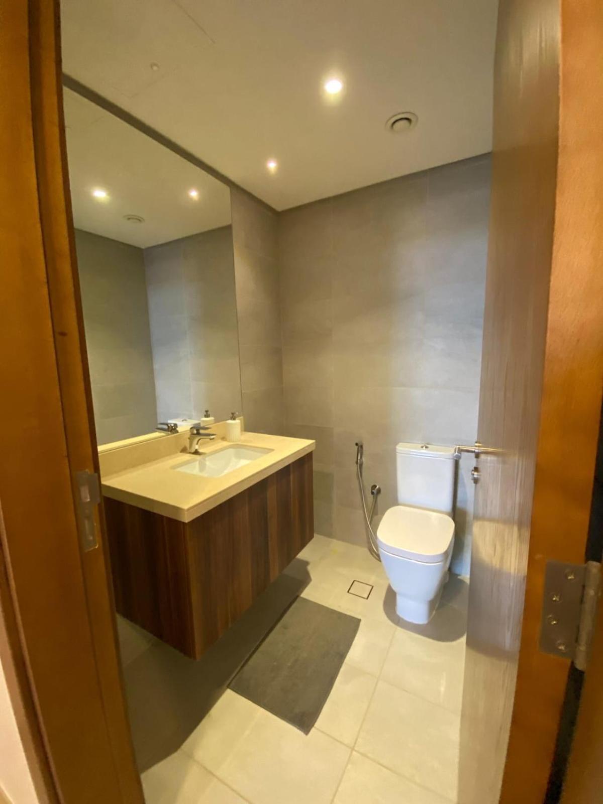 Apartment Entire House In Palm Jumeriah With Direct Access To The Dubai
