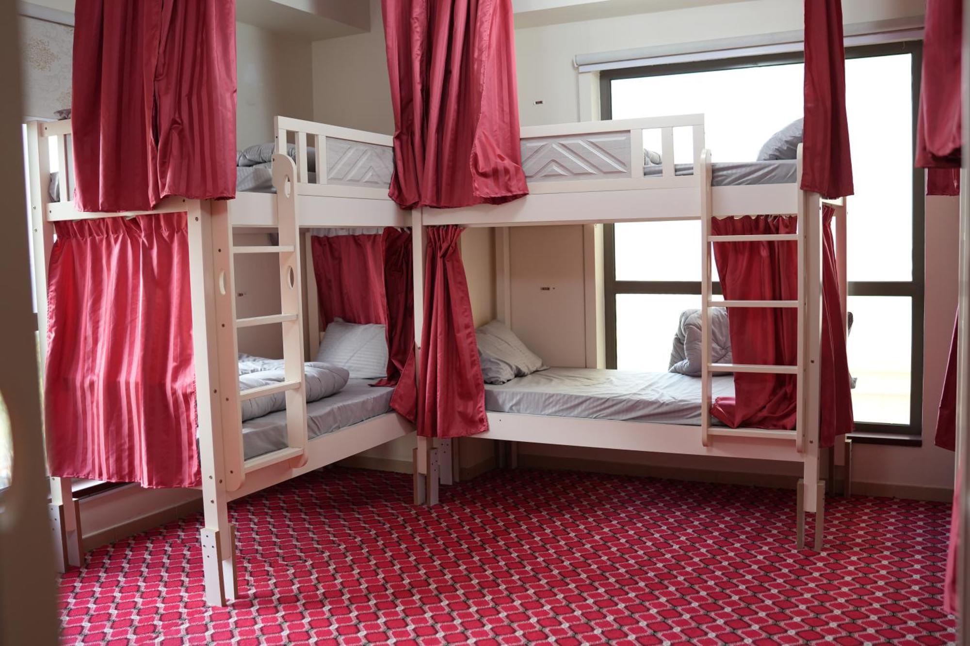 Yellow Parrot Jbr Capsule hotel