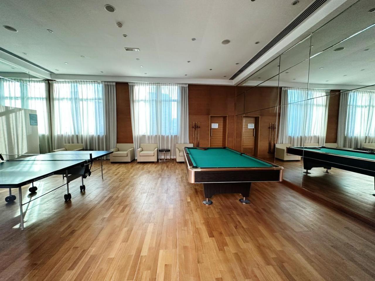 Sleek And Stylish - Modern In The Heart Of By Petals Homes Apartment Dubai