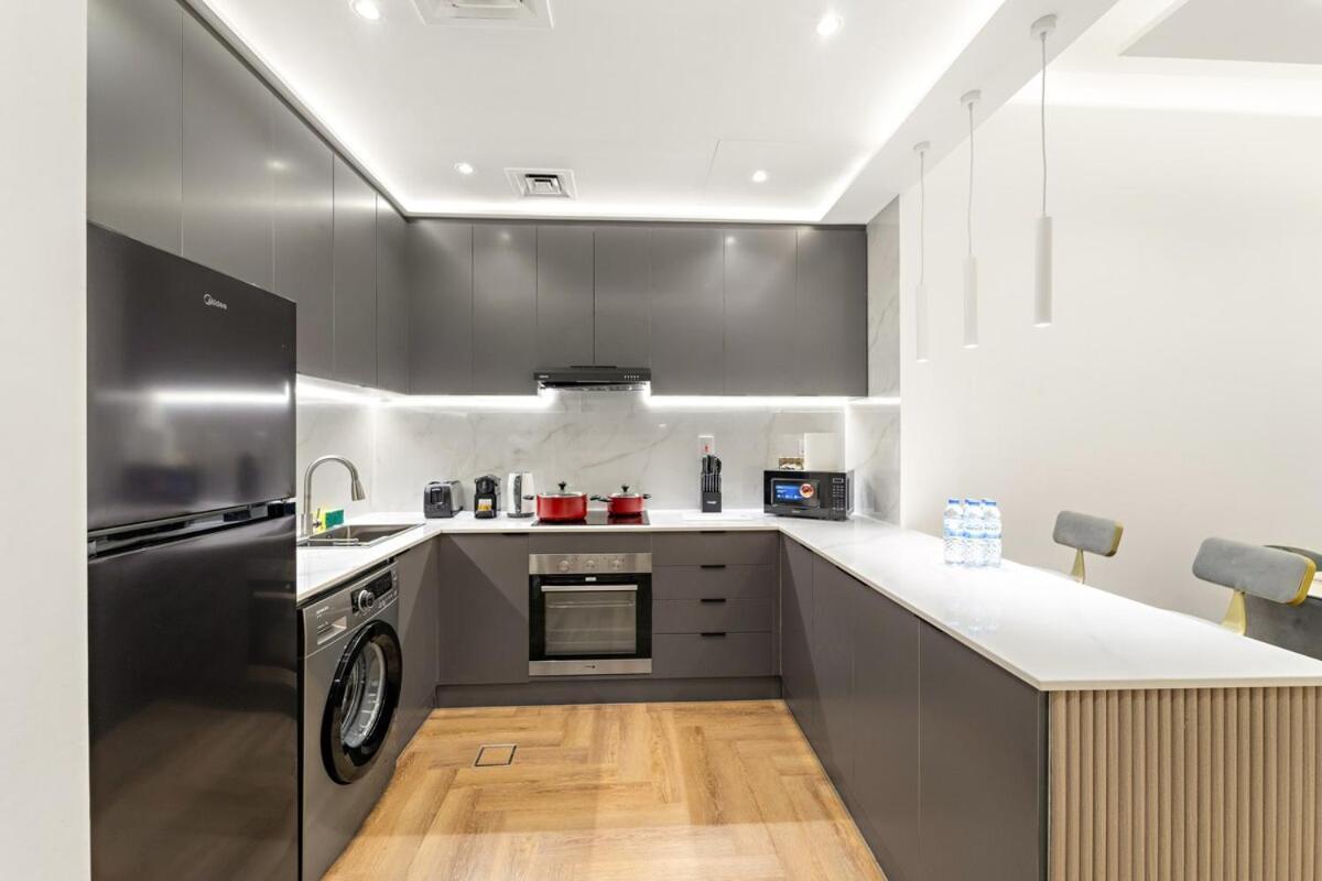 Apartment First Class 1br Luxe Getaway Dubai