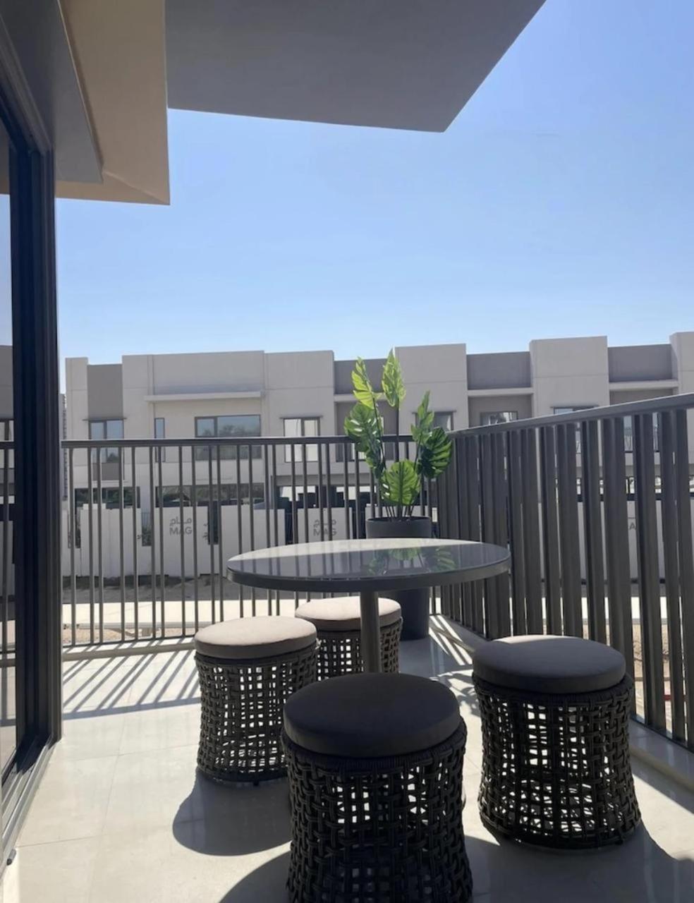 Brand New Designer 1-bedroom With Free Parking Apartment