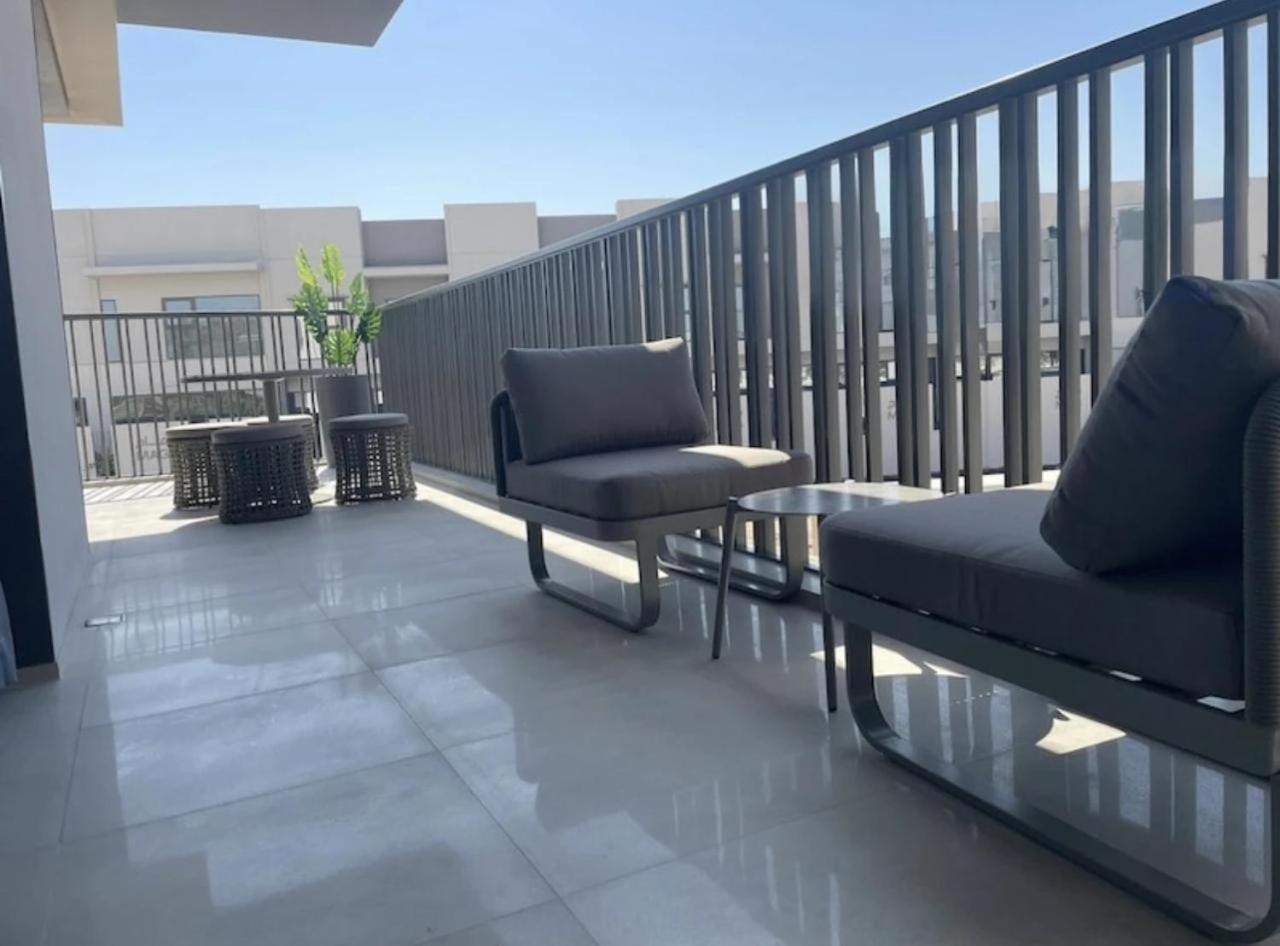 Apartment Brand New Designer 1-bedroom With Free Parking *