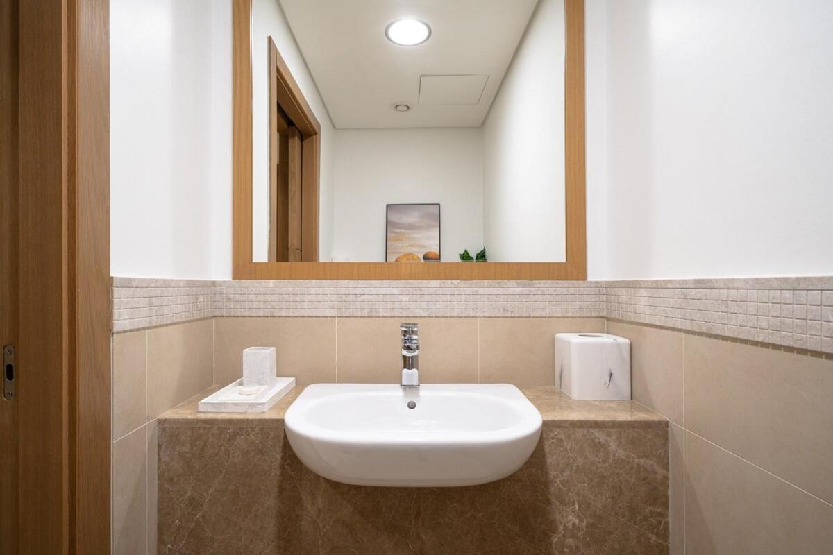 New Stunning 2br With Burj Khalifa View & Mall Tunnel Access Apartment *